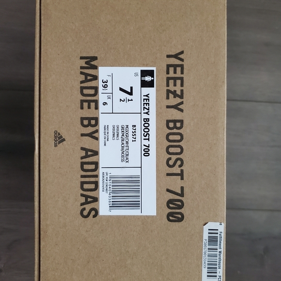 Yezzy - Picture 5 of 6